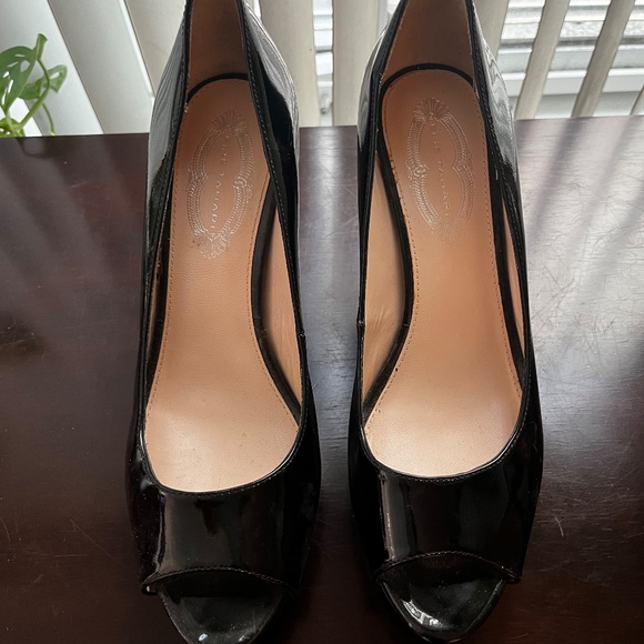 Elie Tahari Platform Heels - Picture 5 of 5